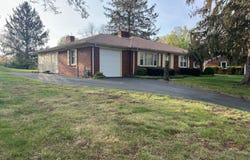 812 HILLCREST DR, STAUNTON, VA 24401
