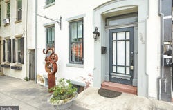 252 W PHILADELPHIA STREET, YORK, PA 17401