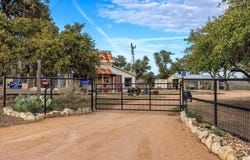 888 Dietrich Rd, Fredericksburg, TX 78624