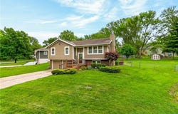 525 NE Noeleen Lane, Lee's Summit, MO 64086