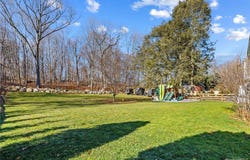 44 Oakridge Road, North Salem, NY 10560