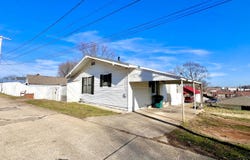 212 N Central Avenue, Monett, MO 65708
