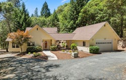 780 Pinecrest Drive, Grants Pass, OR 97526