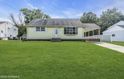 36 Parkview Drive, Hazlet, NJ 07730
