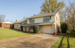 1004 Hemlock St, Tuscumbia, AL 35674