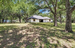 715 Pheasant Run, Burleson, TX 76028