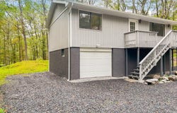 319 Whipporwill Drive, Bushkill, PA 18324