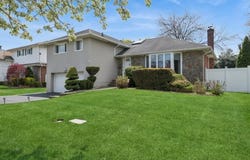 15 Mesa Road, Syosset, NY 11791