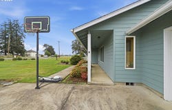 28095 Clear Lake Rd, Eugene, OR 97402