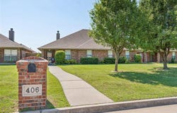 404 N Willowood Drive, Yukon, OK 73099
