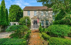 128 Eustis Avenue, Newport, RI 02840
