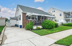 112 N Argyle Ave, Margate, NJ 08402