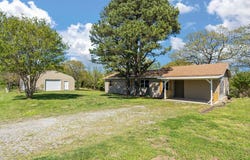 2068 Bristow Point, Eufaula, OK 74432