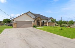 177 Glenvalley Cir, Bandera, TX 78003