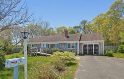 29 Edlen Lane, Hyannis, MA 02601