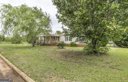 127 Shamrock Circle, Byron, GA 31008