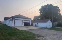 314 E 2nd St, Cameron, MO 64429