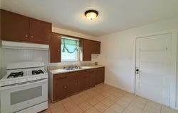 507 E Commons Street, Refugio, TX 78377