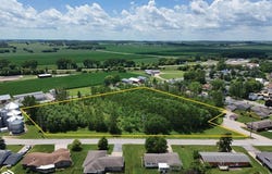 98 1st St., Lowden, IA 52255