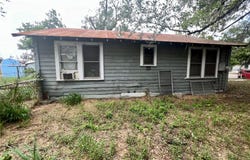 601 N Reed ST, Pleasanton, TX 78064