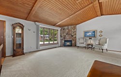 5404 Somerset Ln, Greenfield, WI 53221