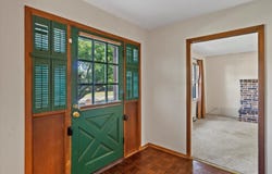 1334 W Paradise Ct, Glendale, WI 53209