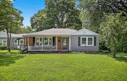 2255 S Roanoke Avenue, Springfield, MO 65807