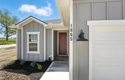 1665 N Grayhawk Drive, Basehor, KS 66007