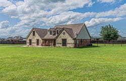 124 Williamsburg Lane, Springtown, TX 76082
