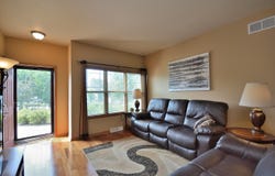 1014 E Woodview Ct, Slinger, WI 53086