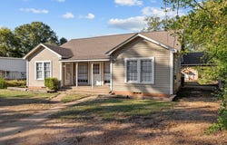 2021 Center Rd, Nacogdoches, TX 75961