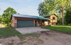 4888 W Jackson, Alma, MI 48801
