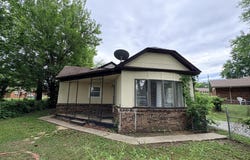 2706 E 4th Street, Joplin, MO 64801