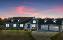 10914 Doves Point, Brighton, MI 48114