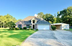 135 Chris Lane, Pineville, LA 71360