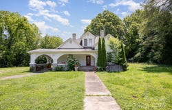 1637 N College Avenue, Newton, NC 28658