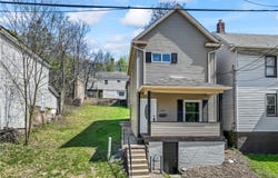 204 N 4th St, Jeannette, PA 15644