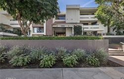 21650 Burbank Boulevard, Woodland Hills, CA 91367