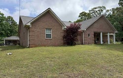 1777 HIGGINBOTTOM Rd, Selmer, TN 38375-5067