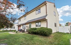 29 VIVIDLEAF LANE, LEVITTOWN, PA 19054