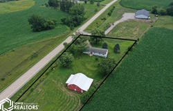 3738 V18 Road, Brooklyn, IA 52211