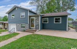 2845 WASHINGTON Lane, Davenport, IA 52804