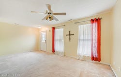 6725 Arbor Creek Dr, Louisville, KY 40228