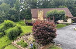 2 JC Estate Dr, Paintsville, KY 41240