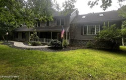 6164 Starlight Court, Swiftwater, PA 18370