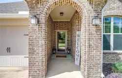 404 Bluffside Trail, Benbrook, TX 76126