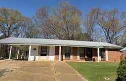 334 3rd Ave., Houston, MS 38851