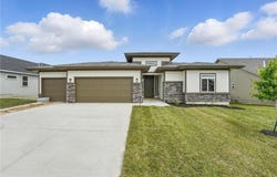 1617 Grayhawk Drive, Basehor, KS 66007