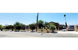 3112 1st 3130, Riverside, CA 92507
