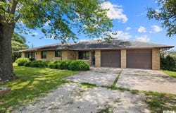 16513 W Garret Road, Glasford, IL 61533